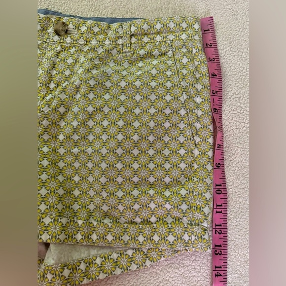 Banana Republic 6 Moon Yellow cuffed shorts. Werdo Luped w/geographic designs. - Picture 8 of 15